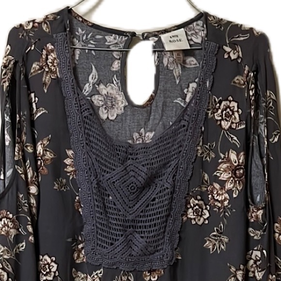 Knox Rose, 100% Rayon, Arm Keyhole, Bell Sleeves Top, Multi, XL - Picture 4 of 7